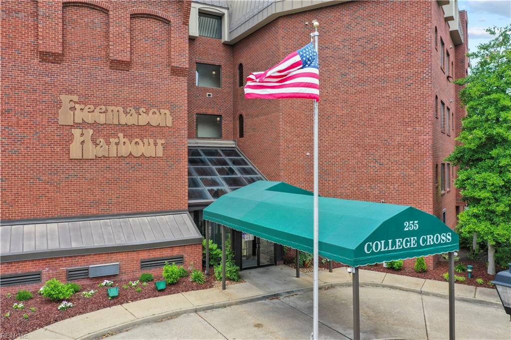 255 College Cross 79