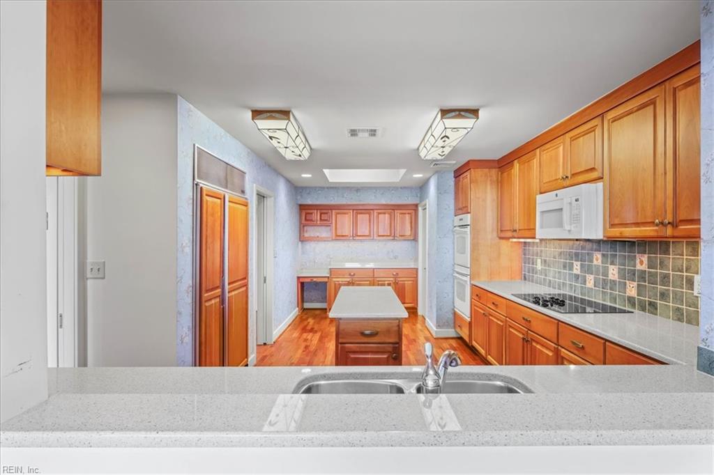 215 Brooke Avenue 1004