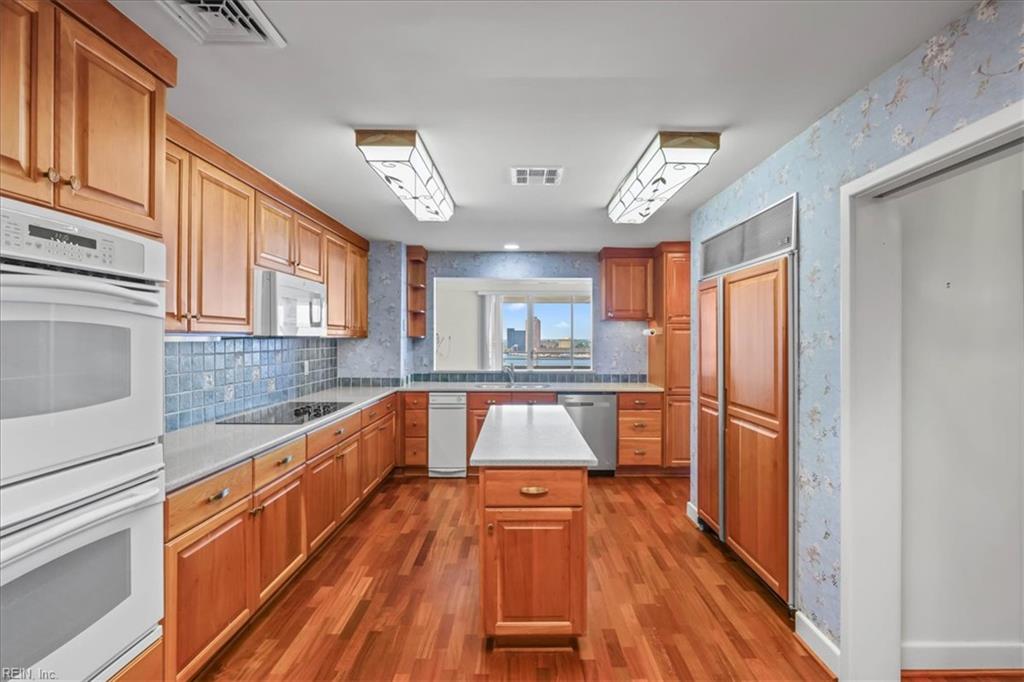 215 Brooke Avenue 1004