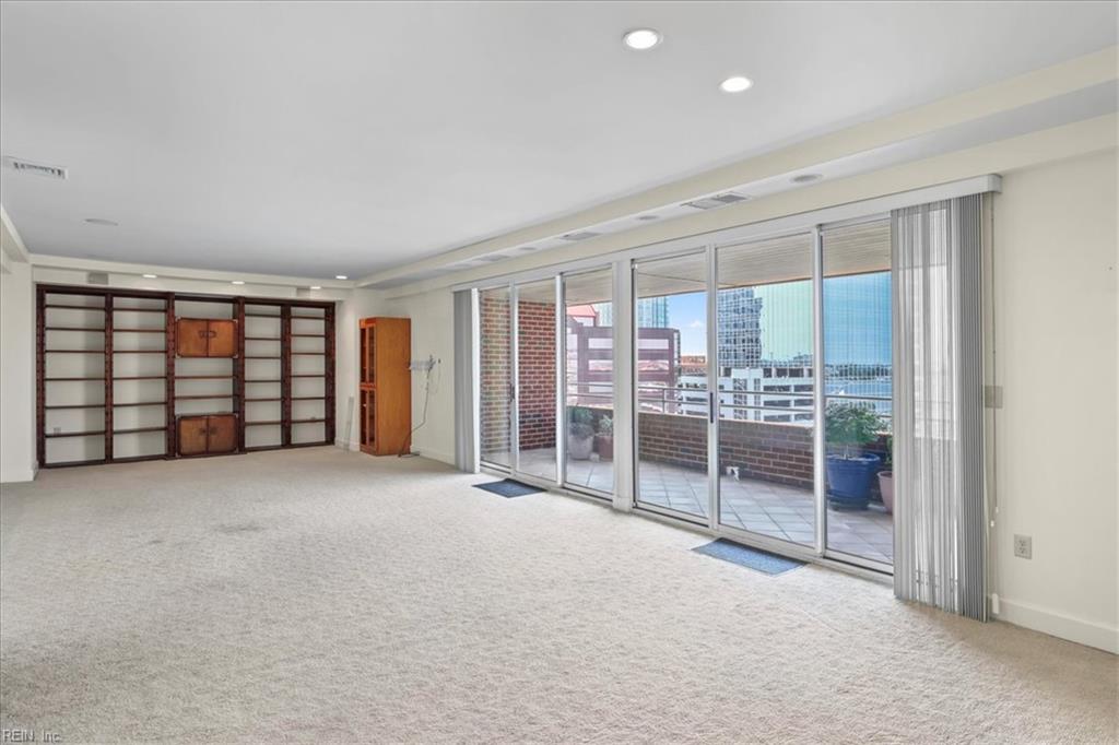 215 Brooke Avenue 1004