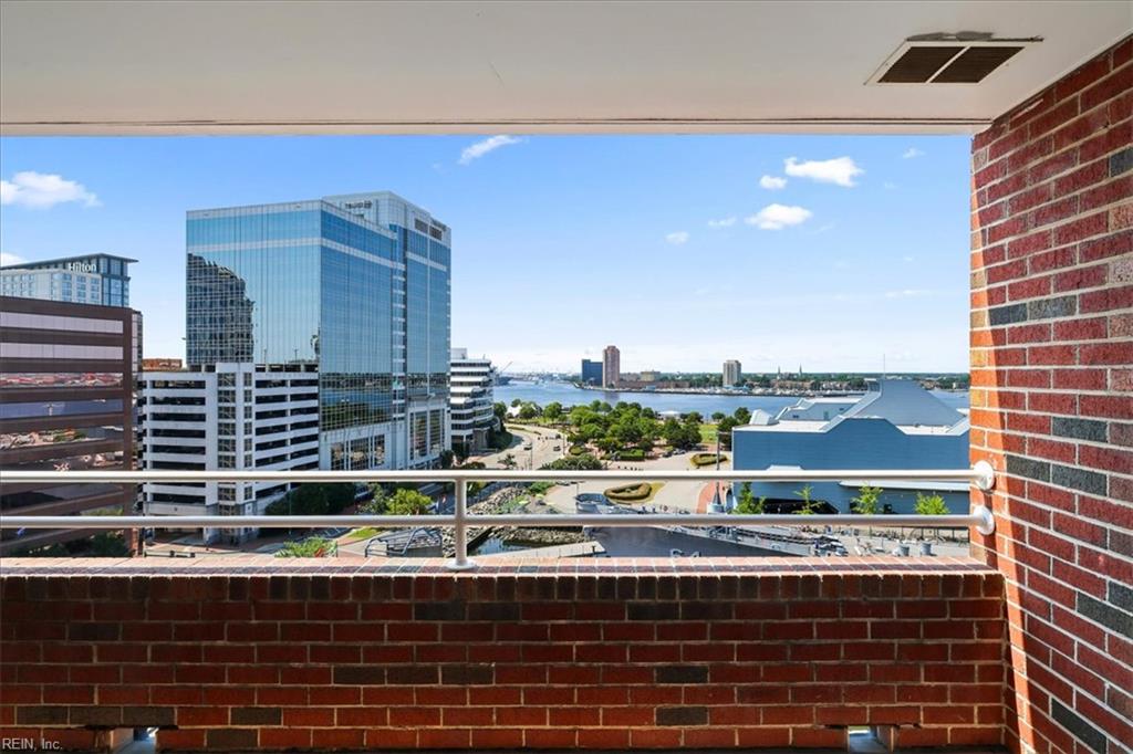 215 Brooke Avenue 1004