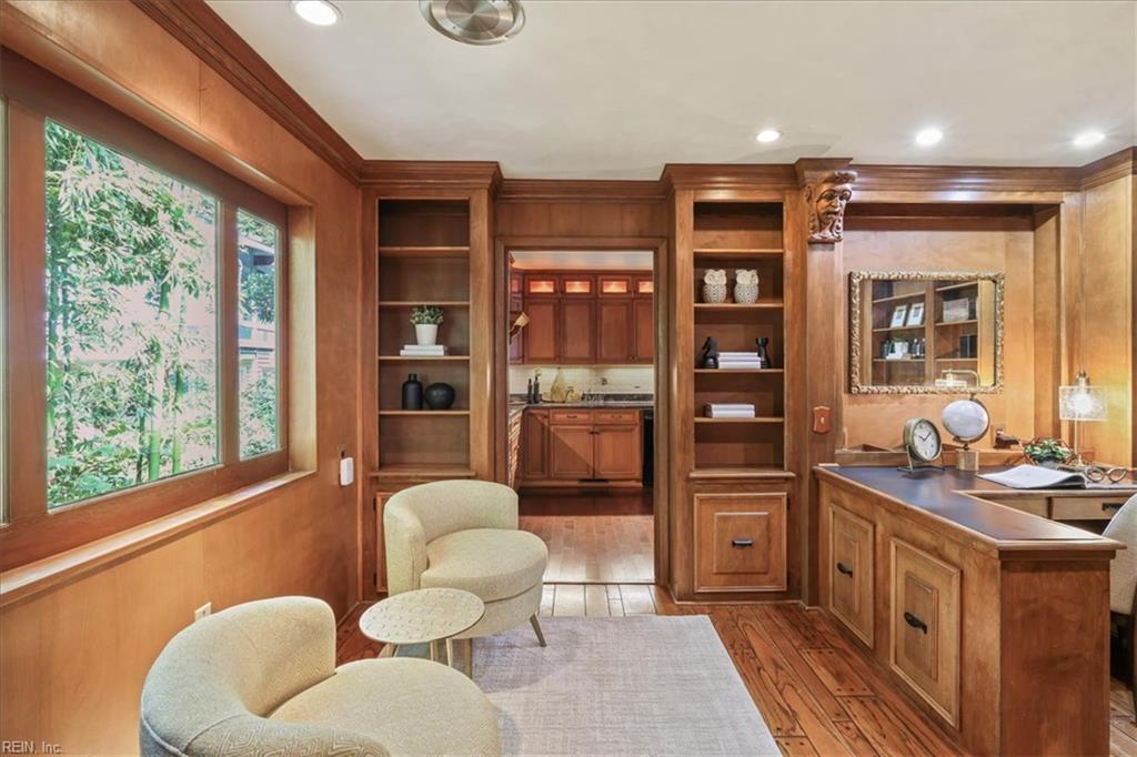 5555 Lakewood Drive