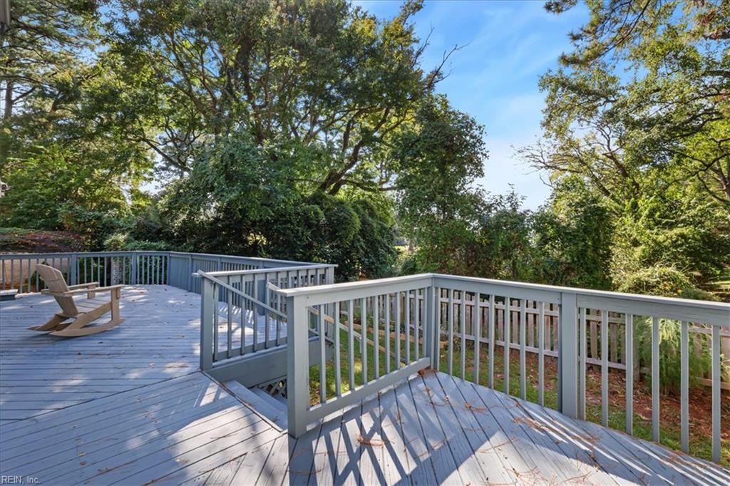 5555 Lakewood Drive