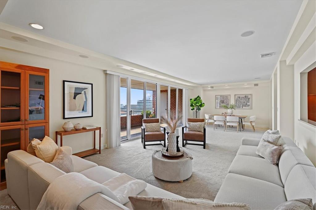 215 Brooke Avenue 1004