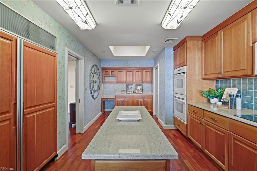 215 Brooke Avenue 1004