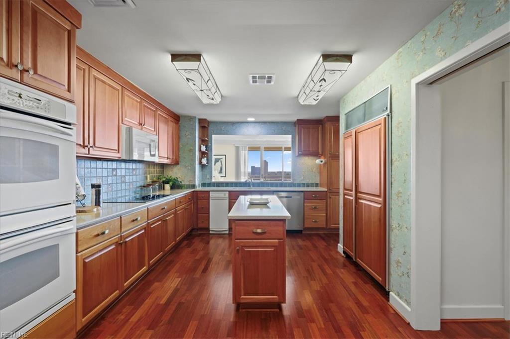215 Brooke Avenue 1004