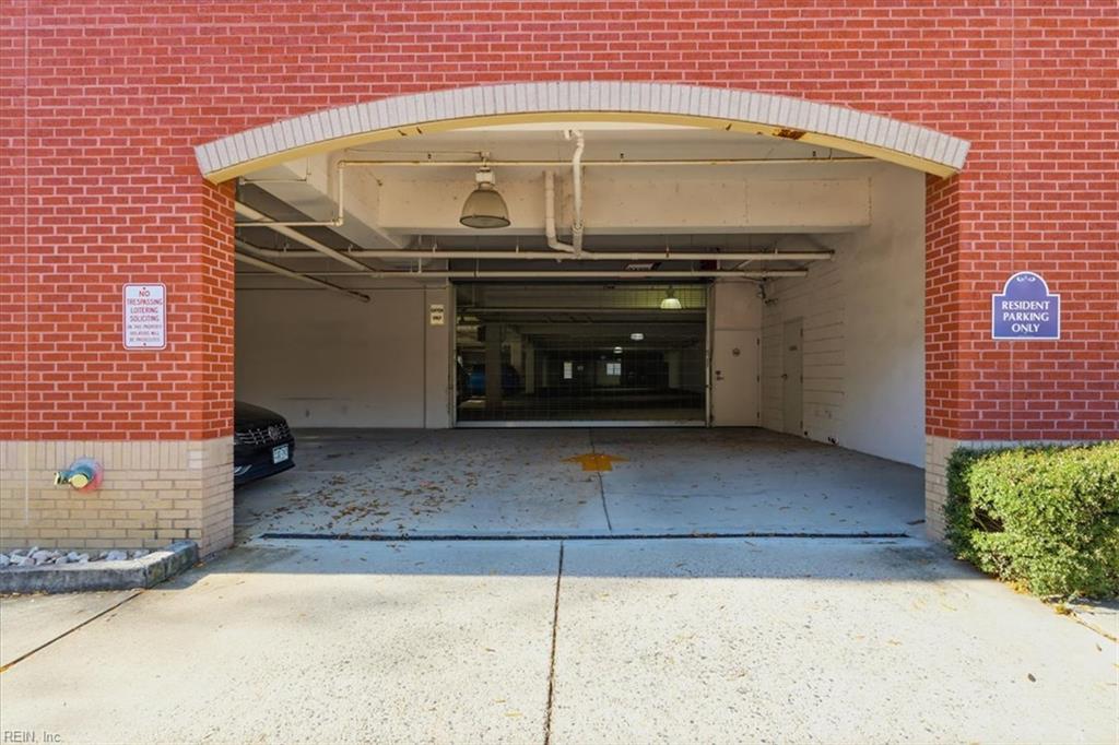 450 W. Princess Anne Road, Unit 204