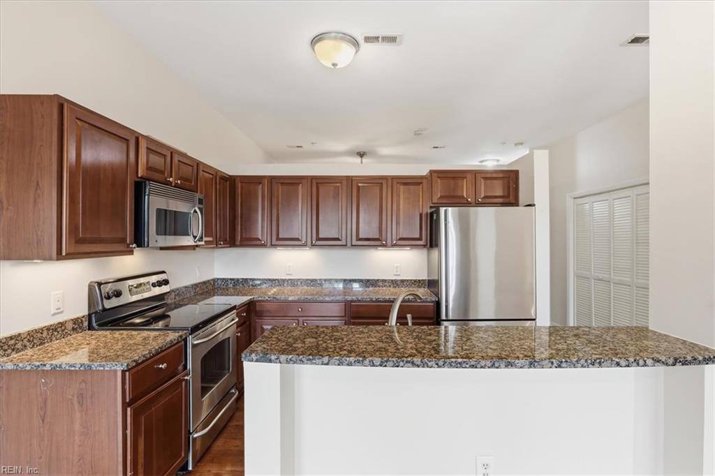 450 W. Princess Anne Road, Unit 204