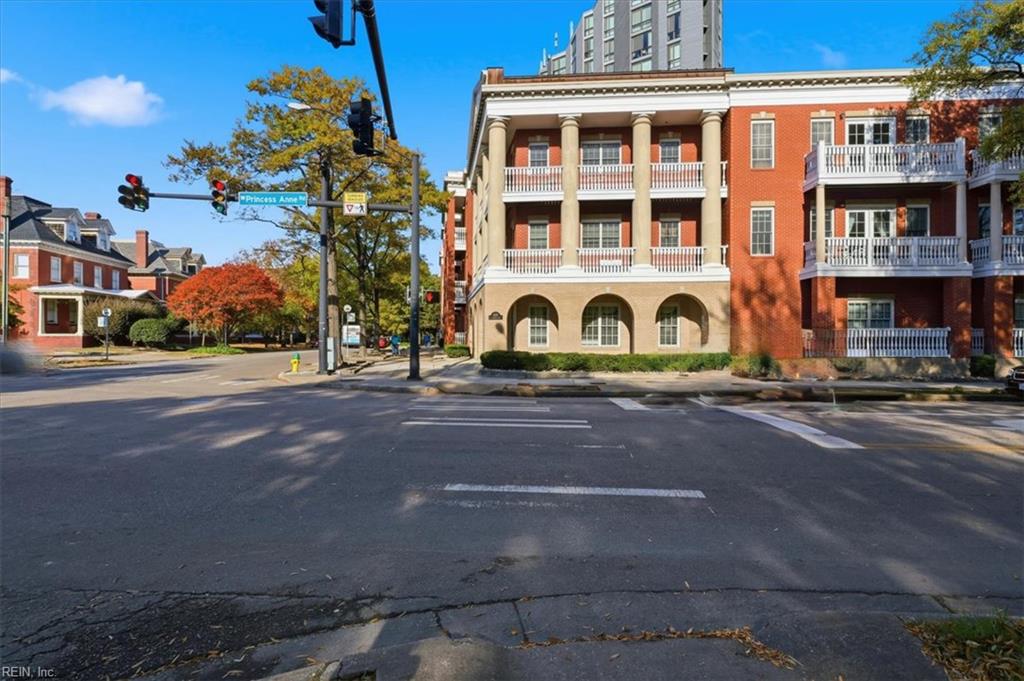 450 W. Princess Anne Road, Unit 204