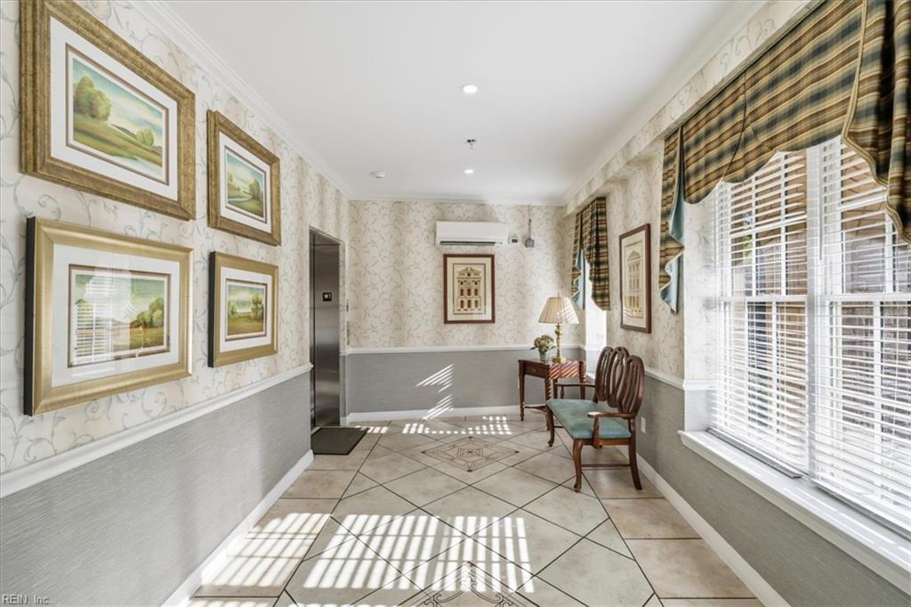 450 W. Princess Anne Road, Unit 204