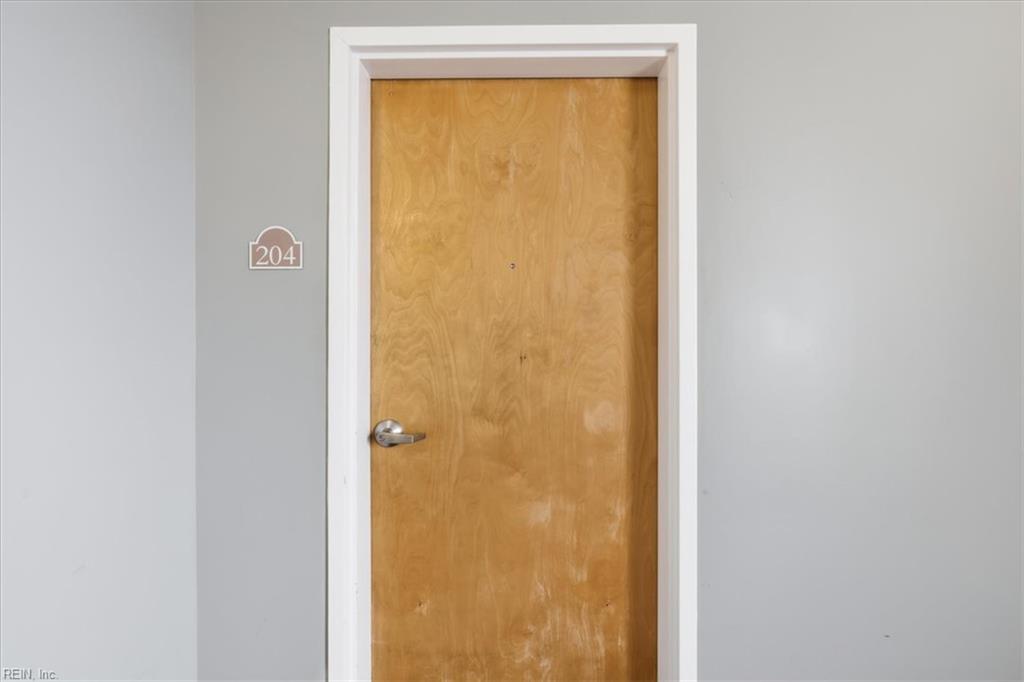 450 W. Princess Anne Road, Unit 204