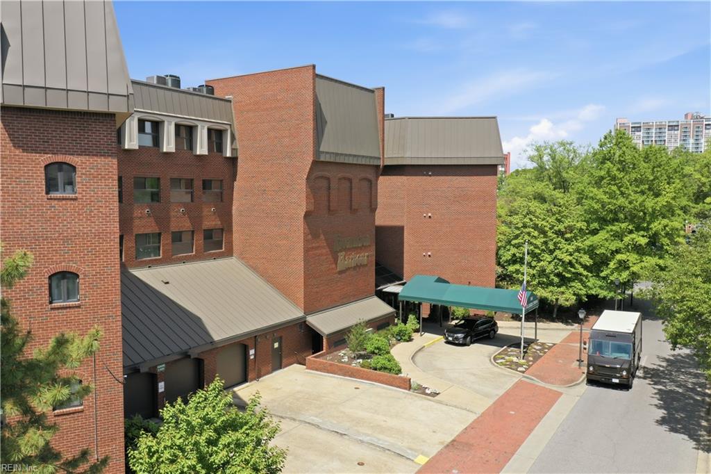 401 College PL 13