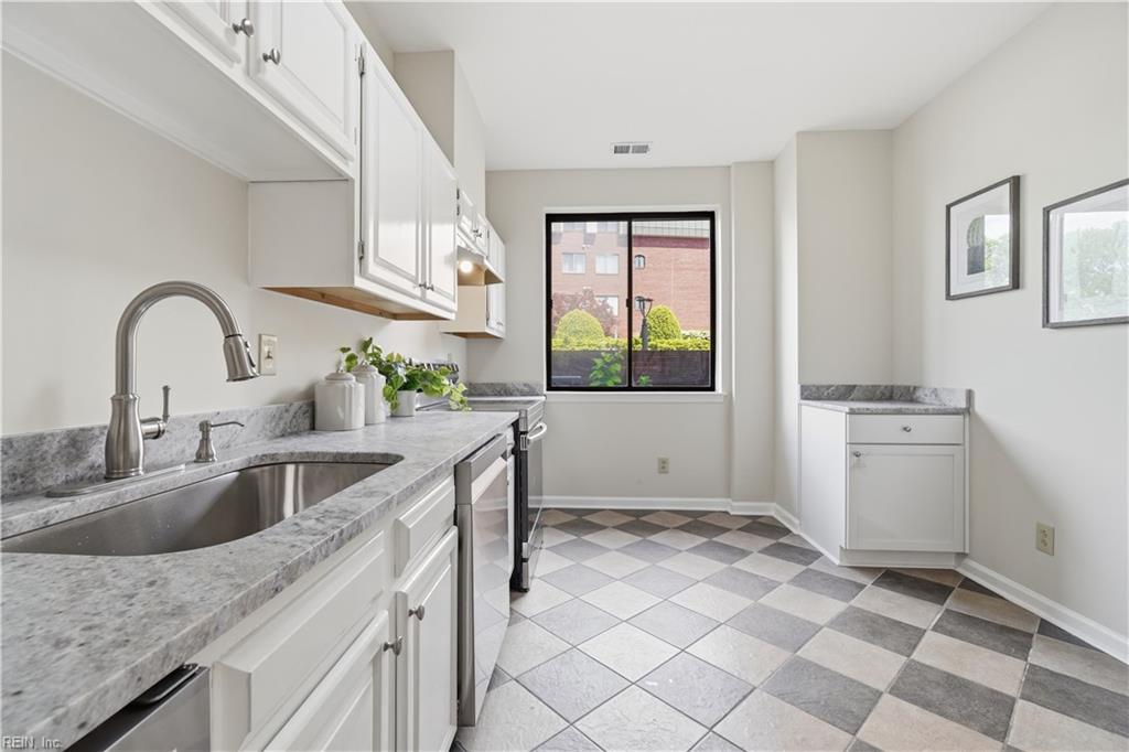 401 College PL 13