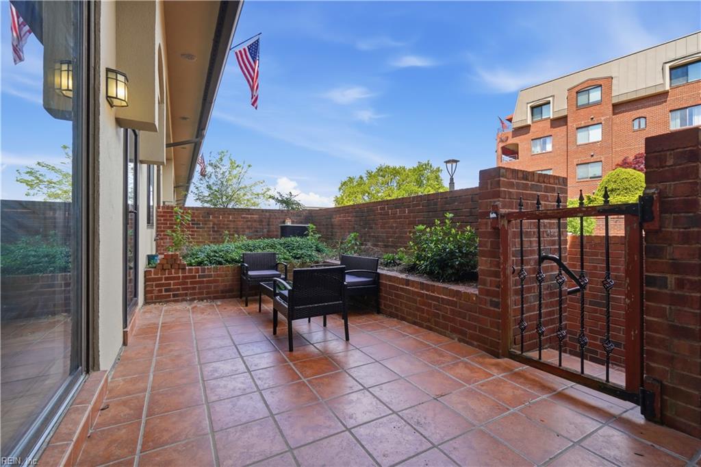 401 College PL 13