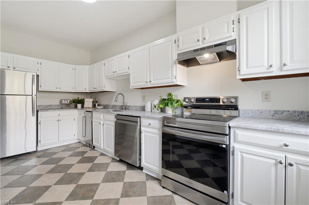 401 College PL 13