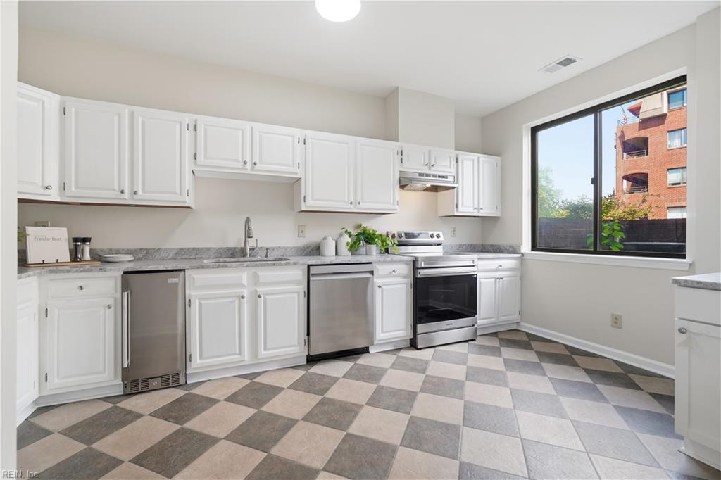 401 College PL 13