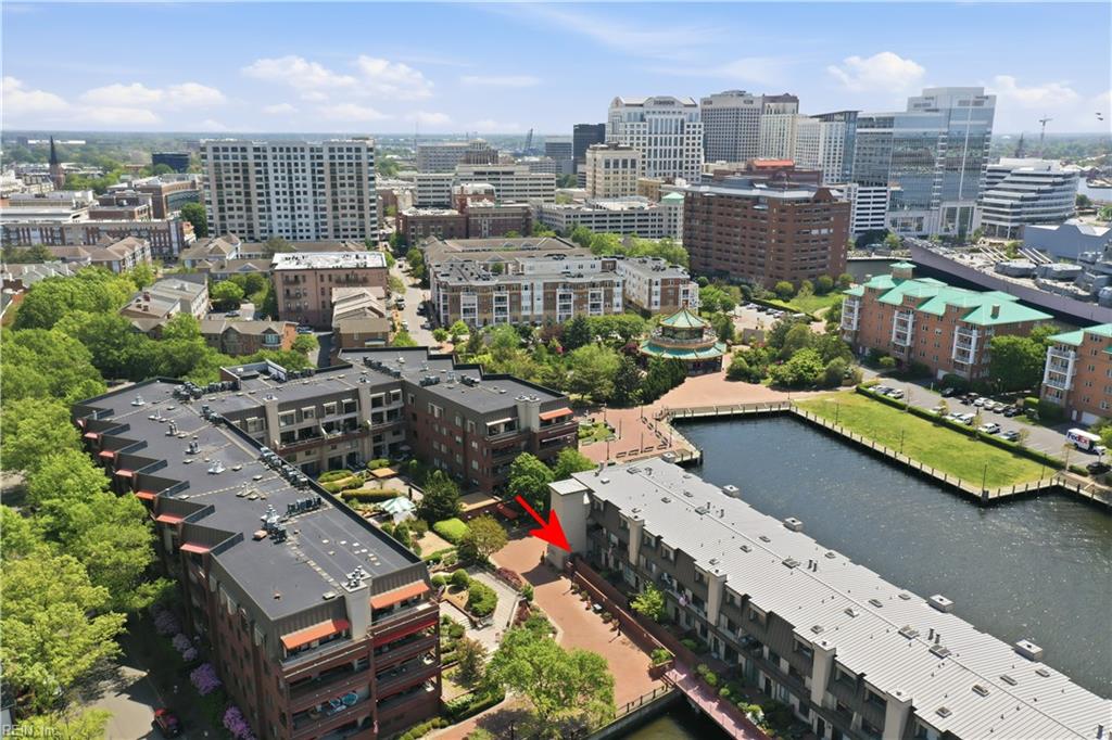401 College PL 13
