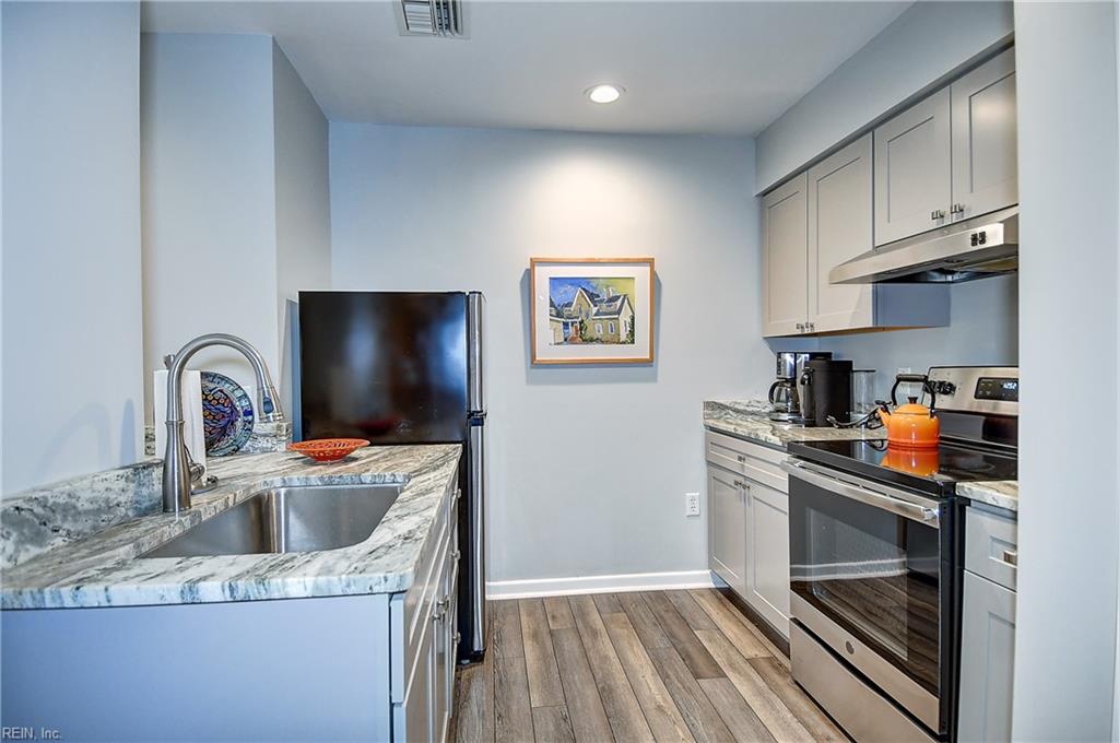 215 Brooke AVE 411