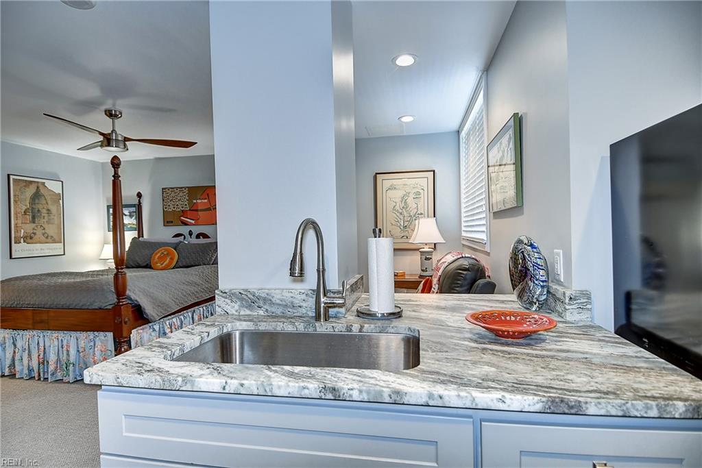 215 Brooke AVE 411