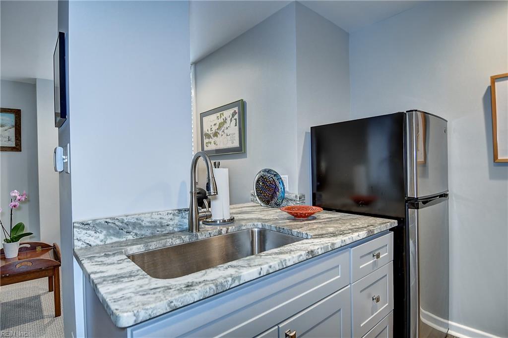 215 Brooke AVE 411