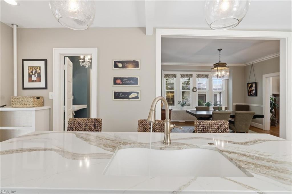 1027 Cambridge CRES