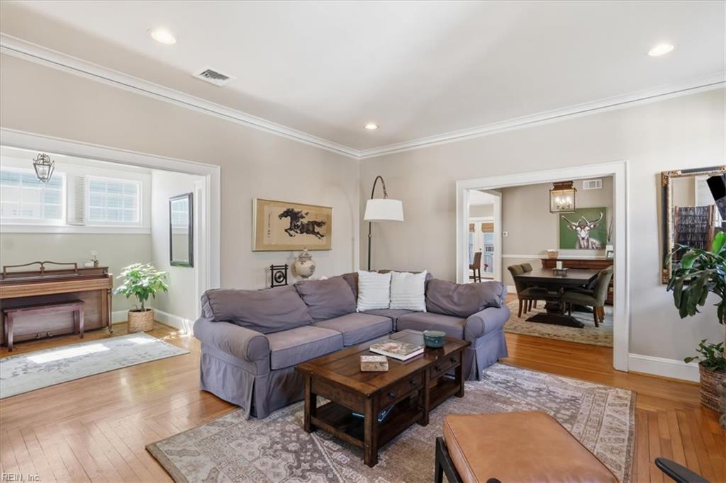 1027 Cambridge CRES