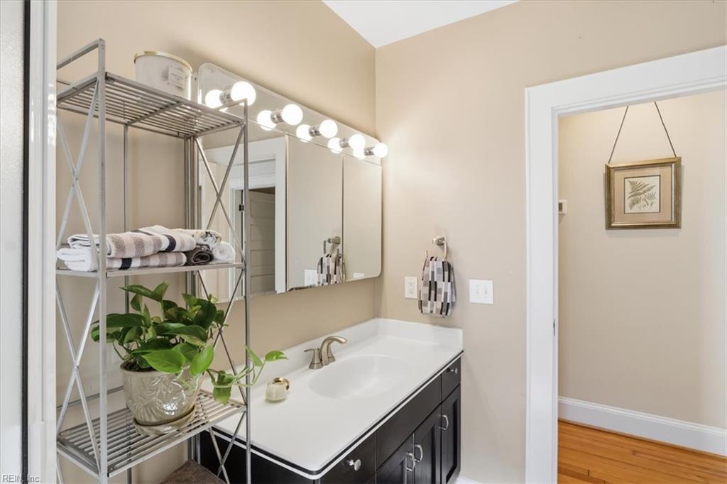 1027 Cambridge CRES