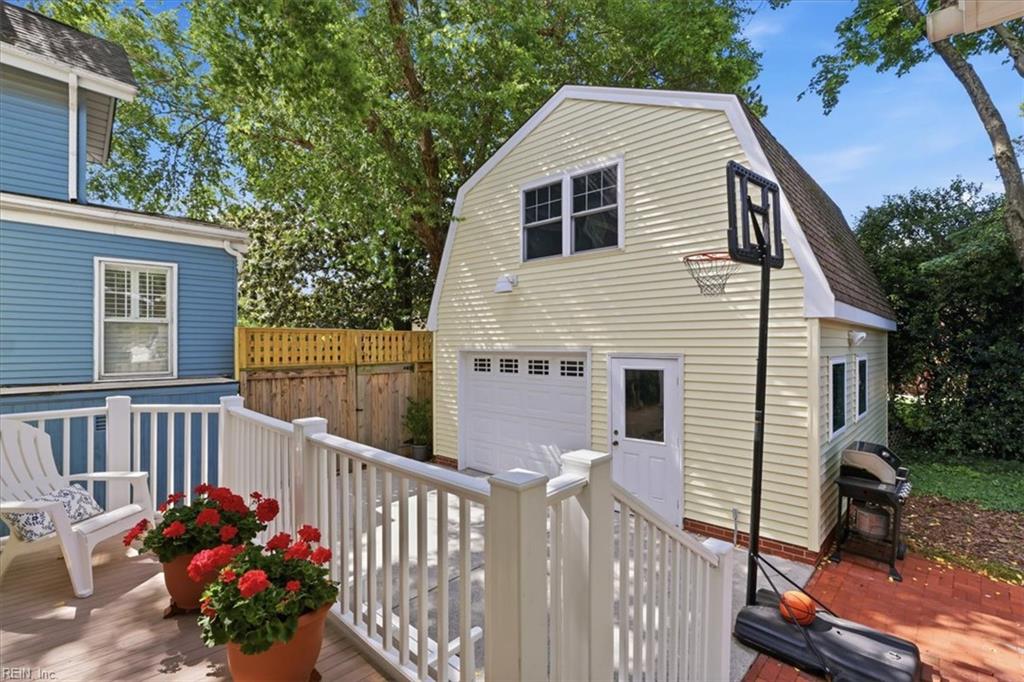 1027 Cambridge CRES