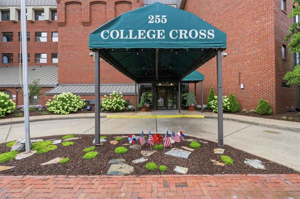255 College Cross 53