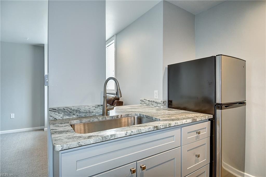 215 Brooke AVE 411