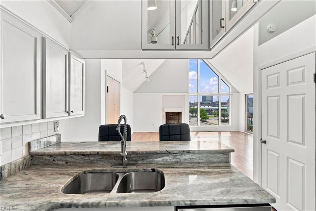 696 Mowbray ARCH #650