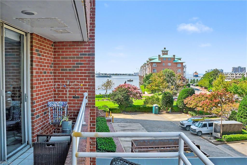 215 Brooke Ave AVE 307