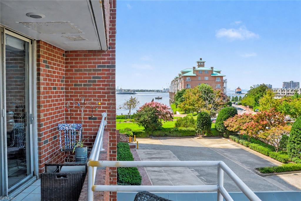 215 Brooke Ave AVE 307