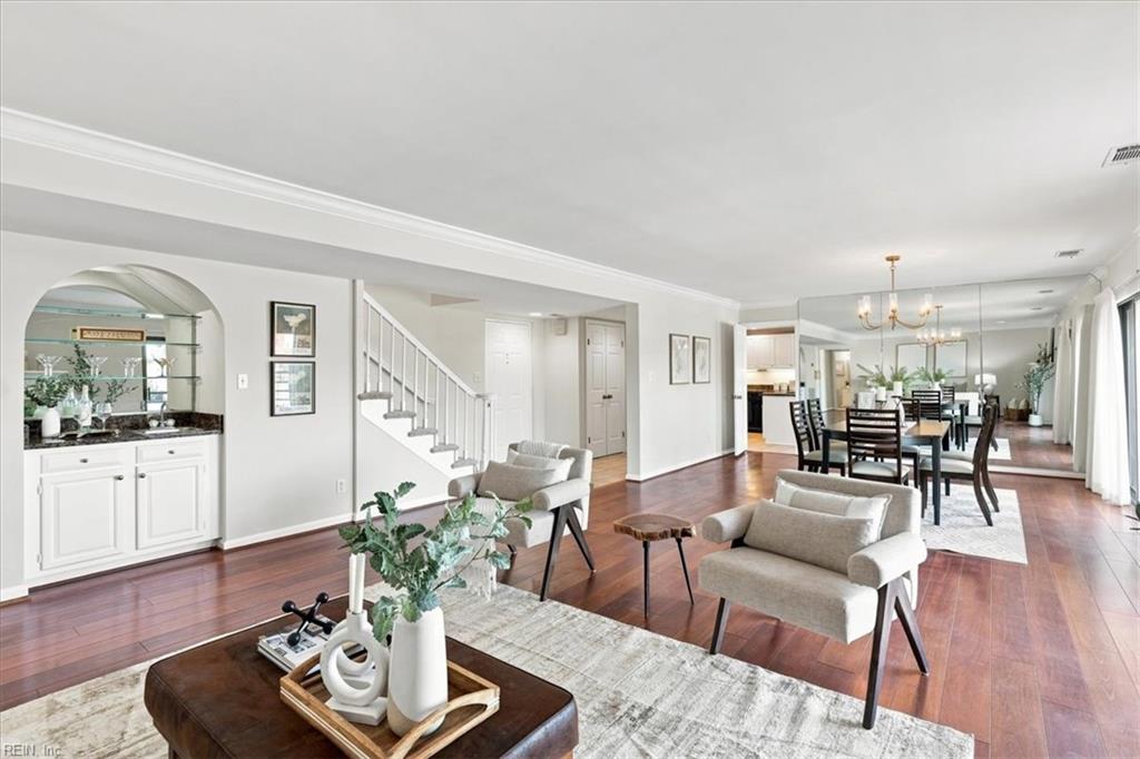 401 College PL 20