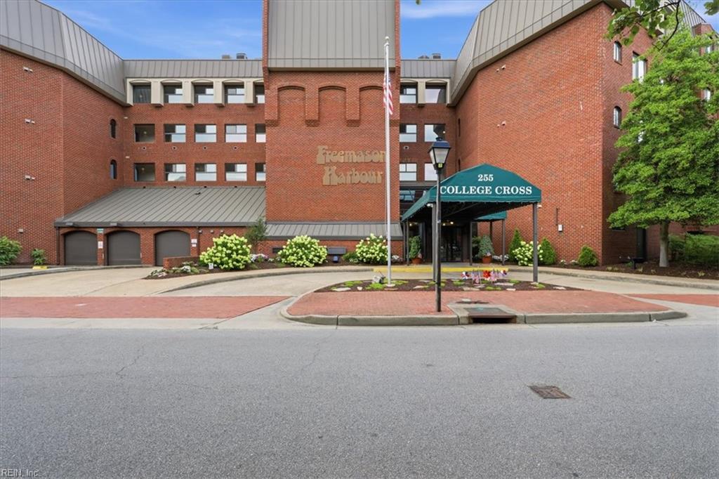 255 College Cross 53