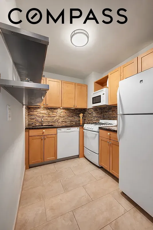 305 E 24th Street 3S