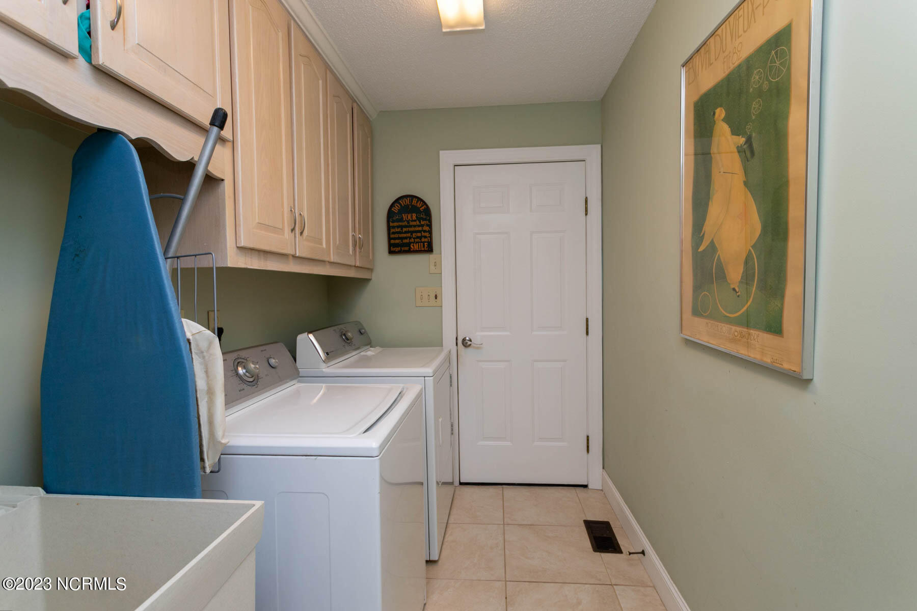 104 Sweetbriar Court