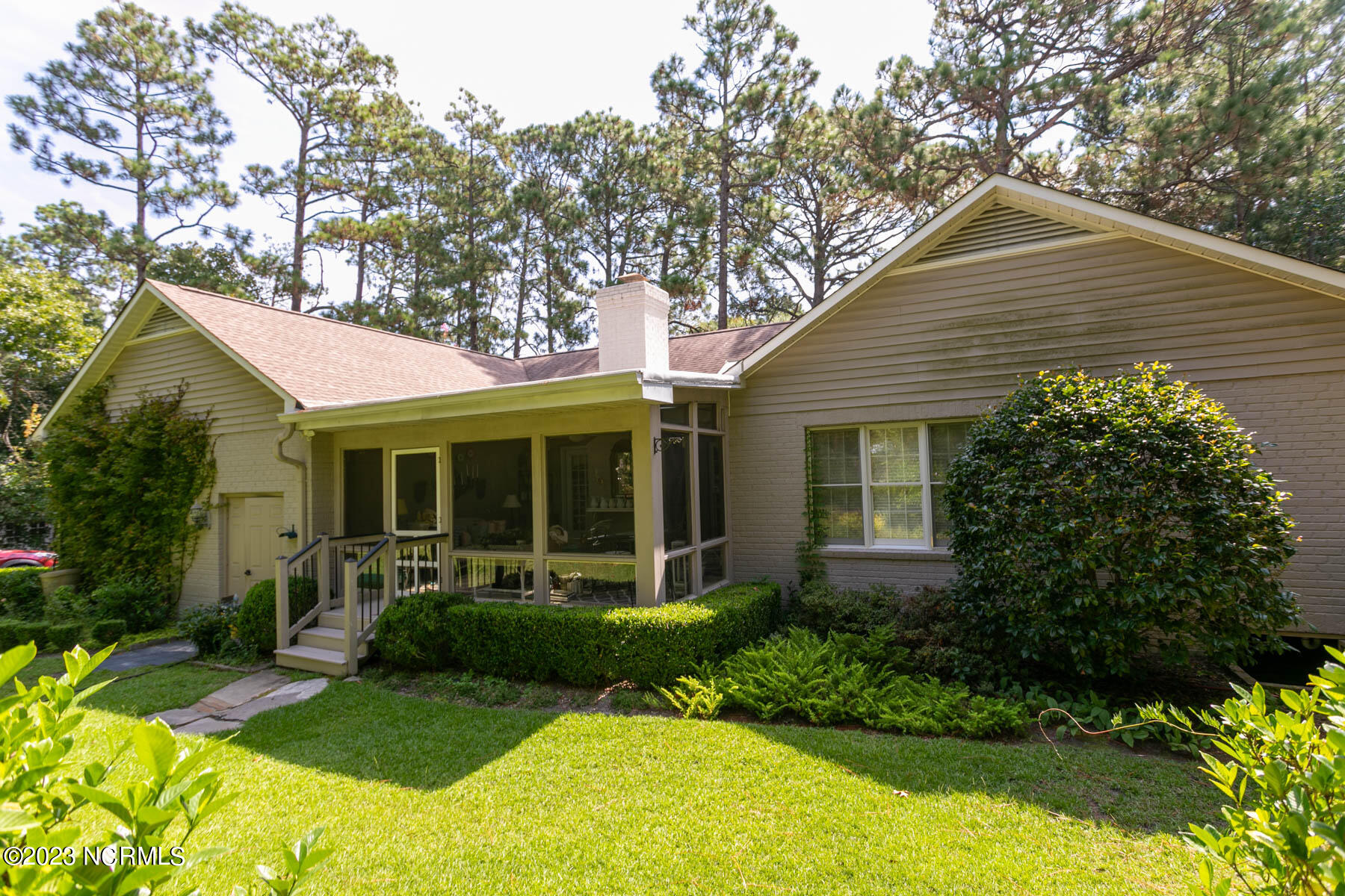 15 Mckenzie Road E
