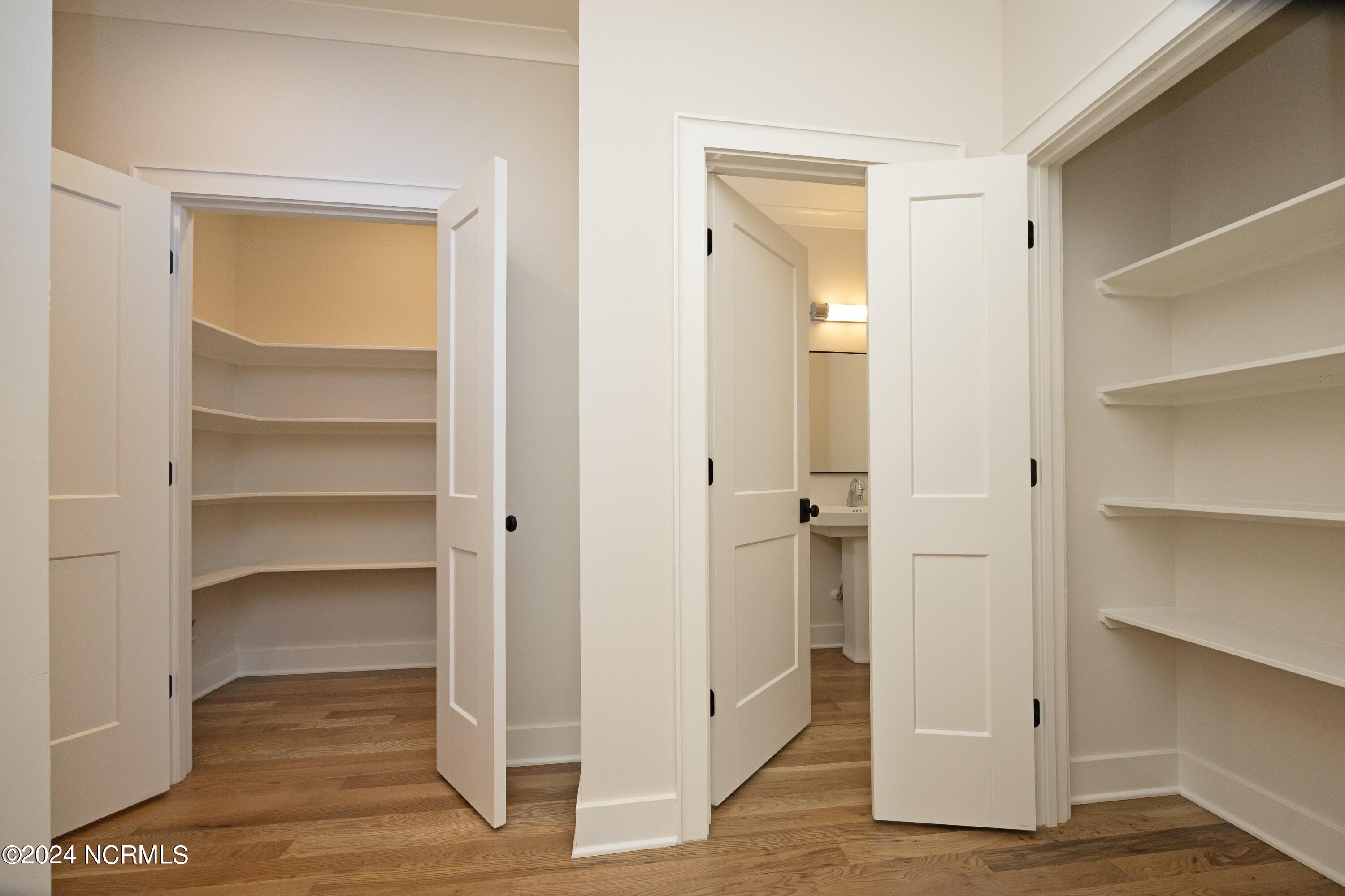 5 Regency Court, 11