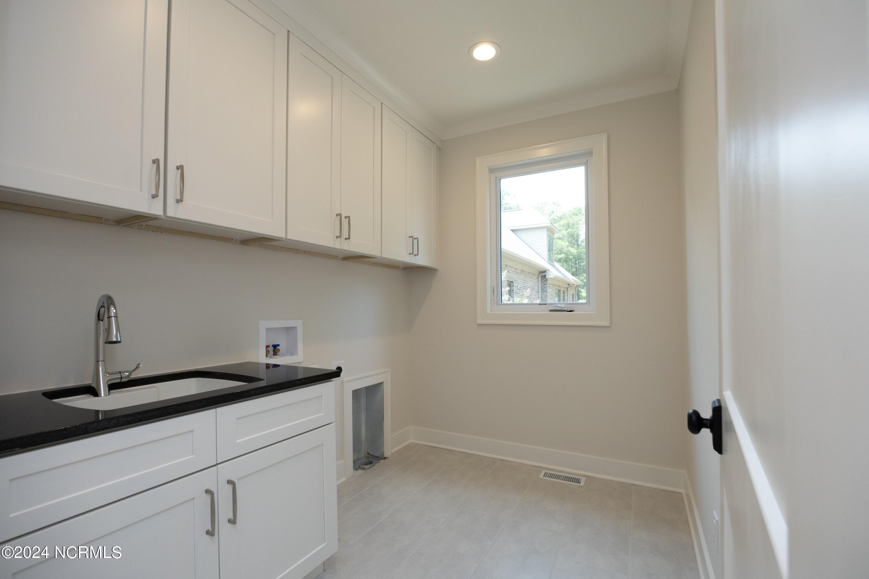 5 Regency Court, 11