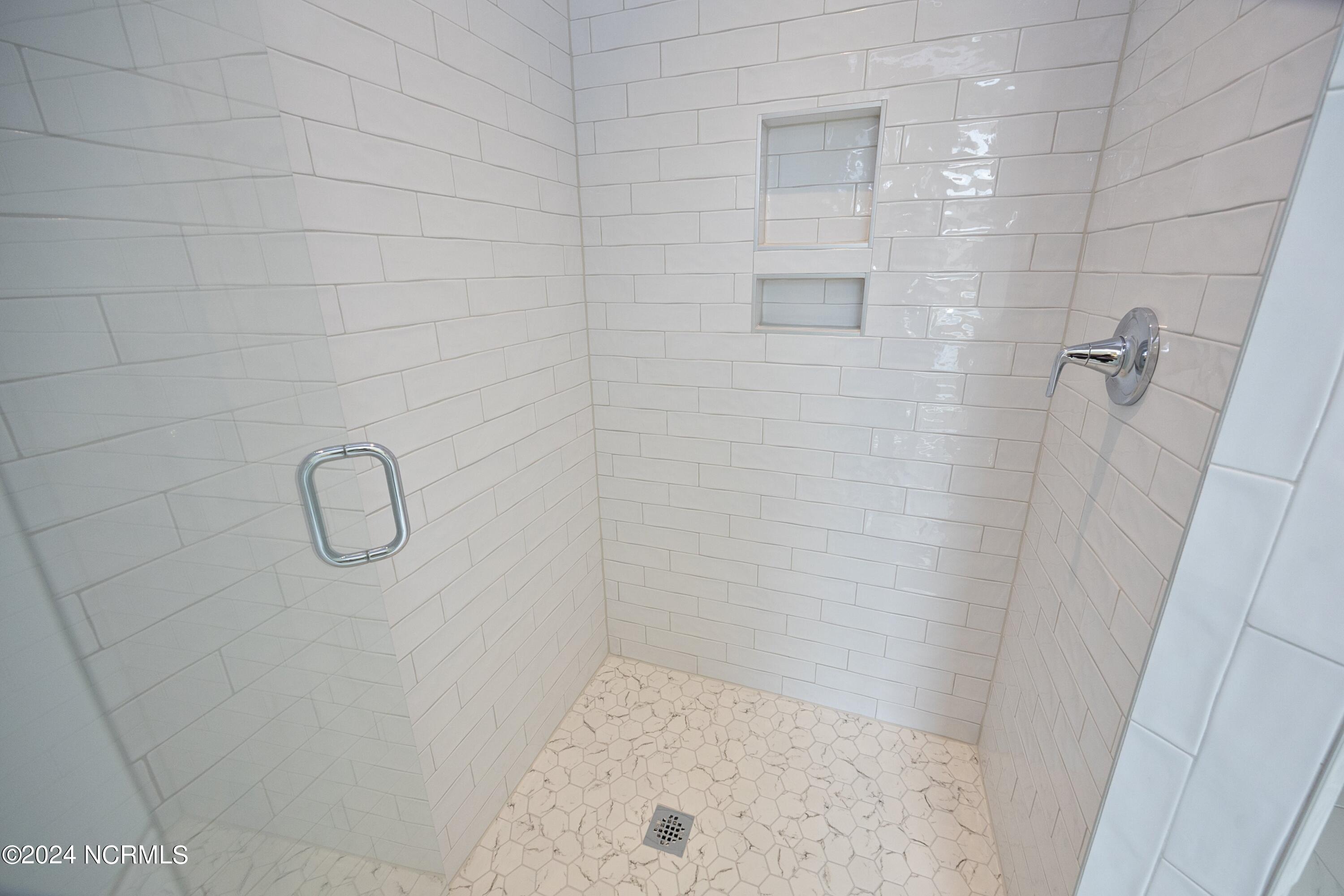 5 Regency Court, 11