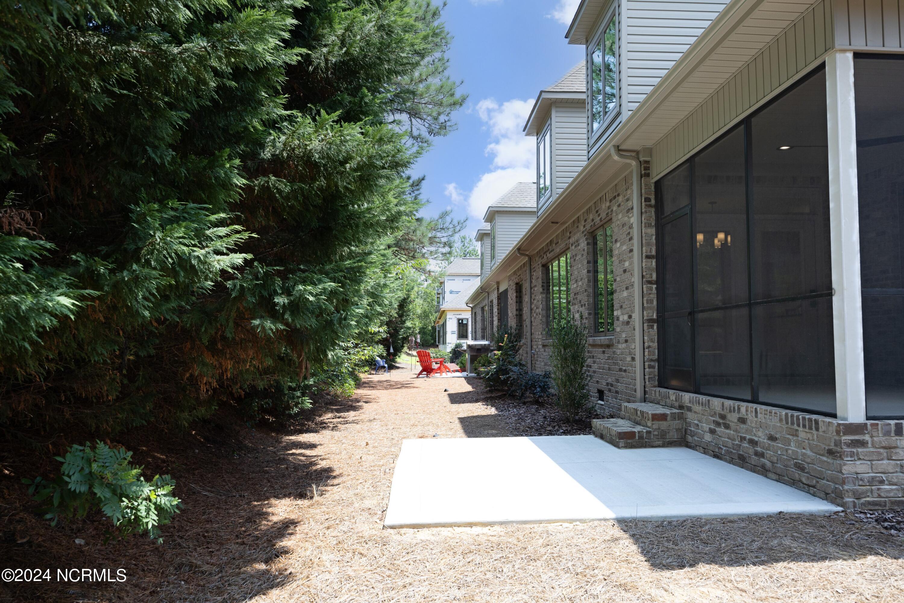 5 Regency Court, 11