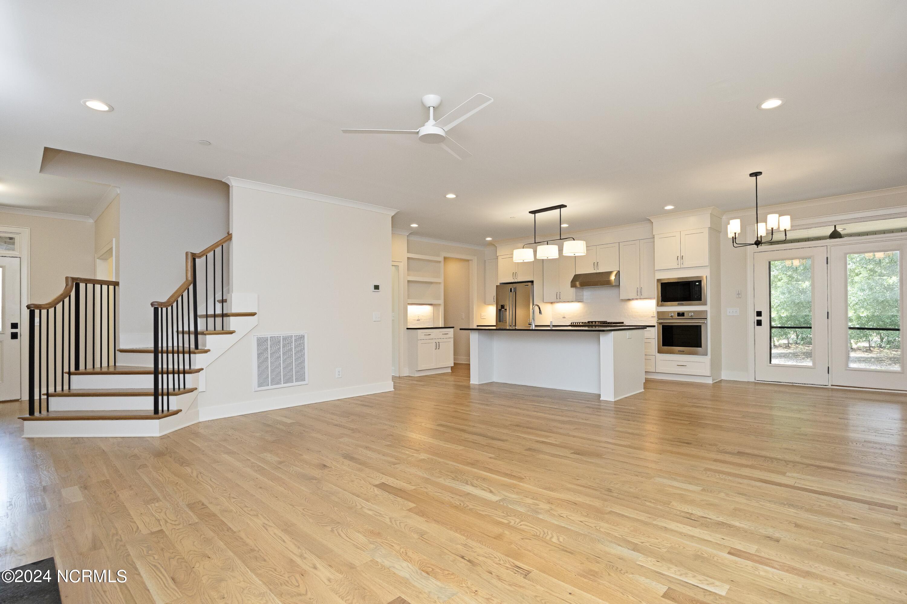 5 Regency Court, 11