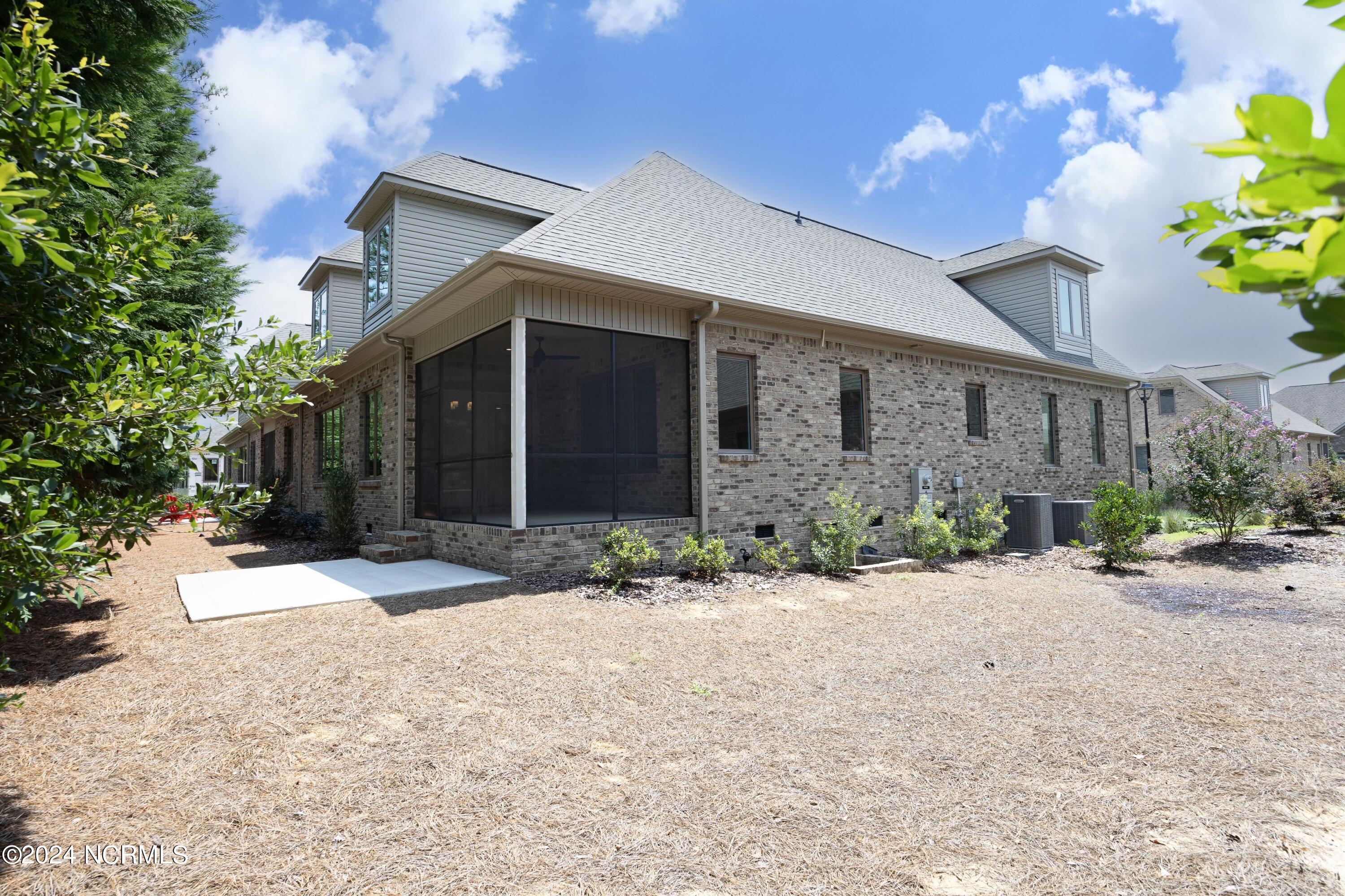 5 Regency Court, 11
