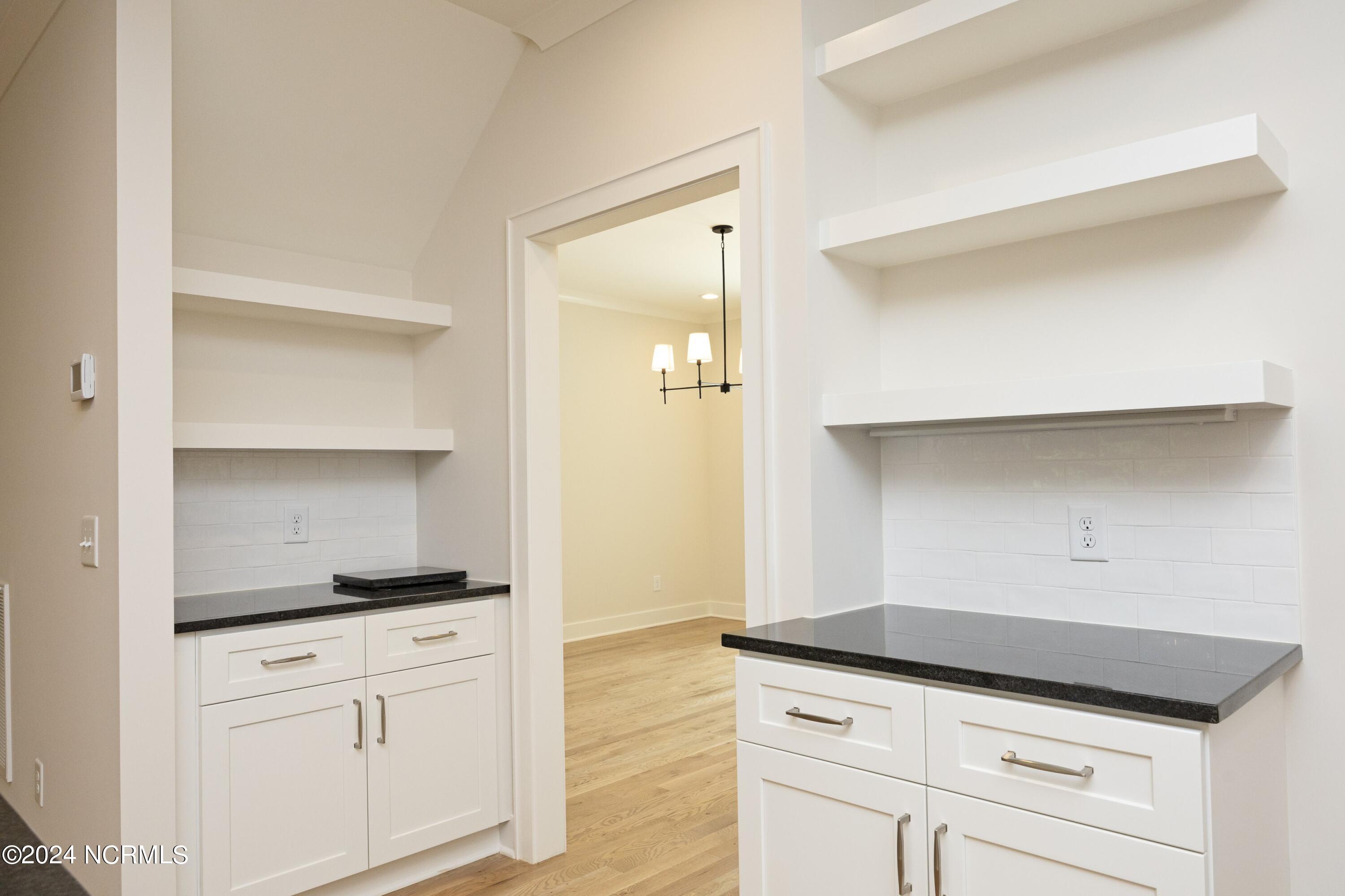 5 Regency Court, 11