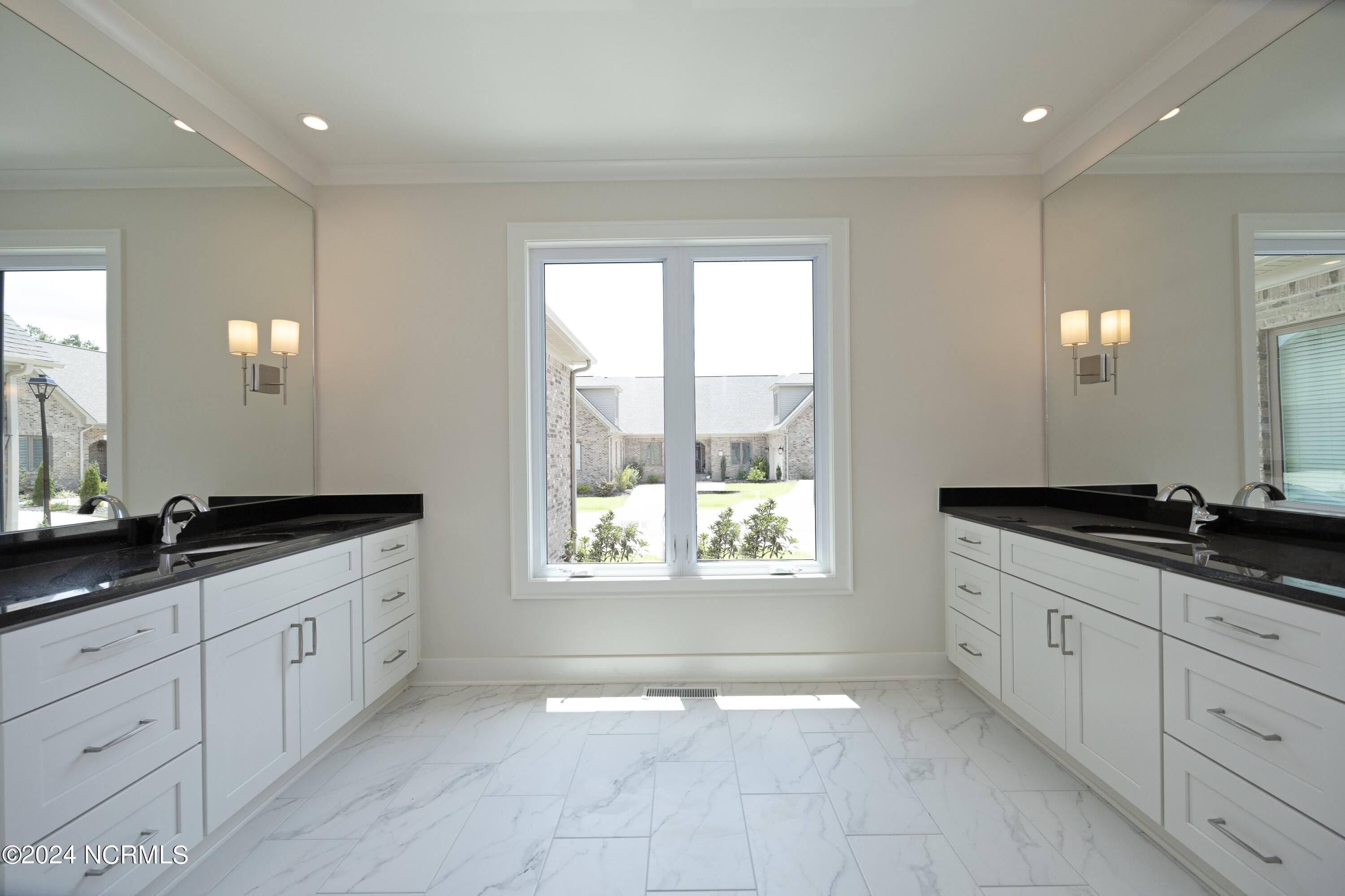 5 Regency Court, 11