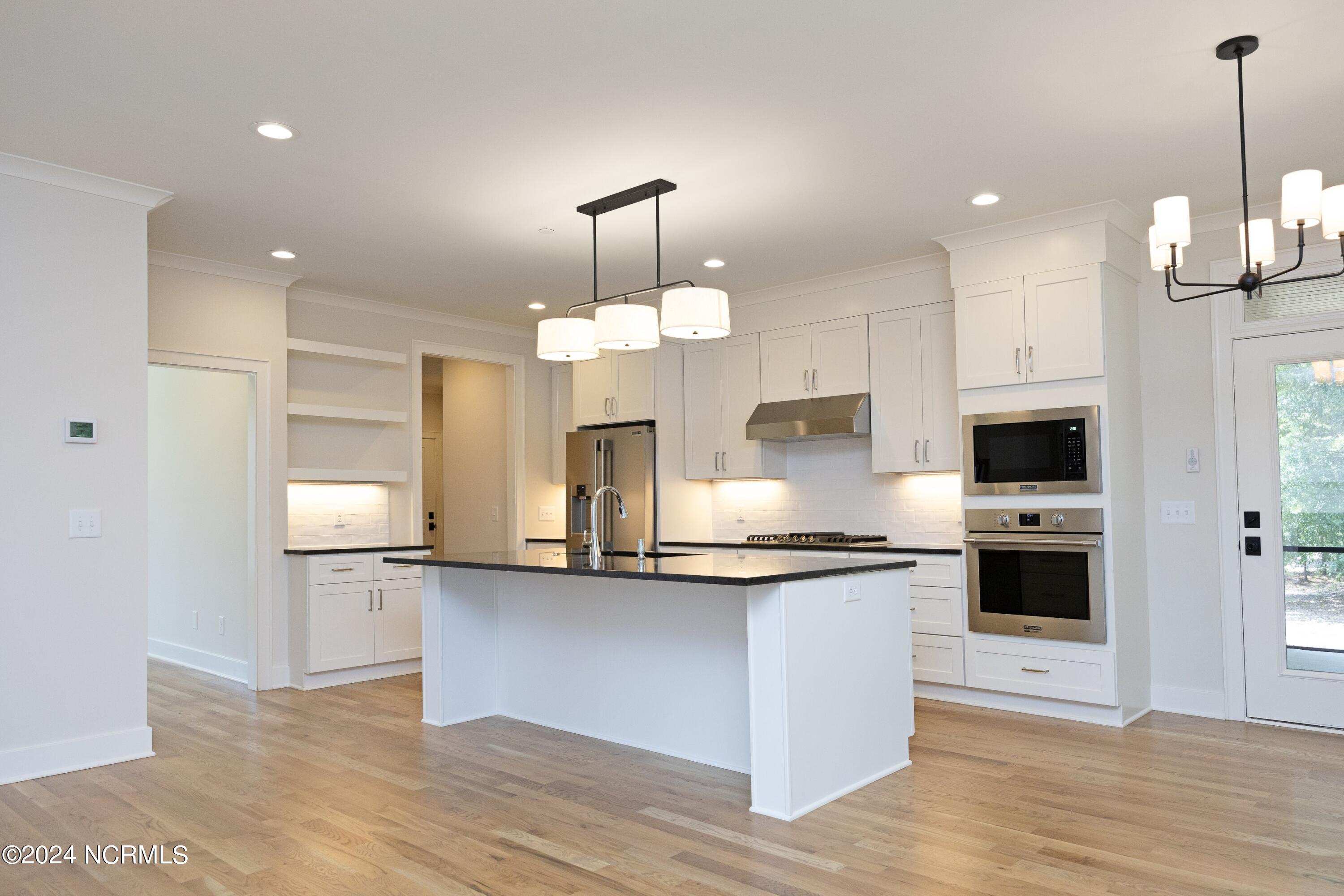 5 Regency Court, 11