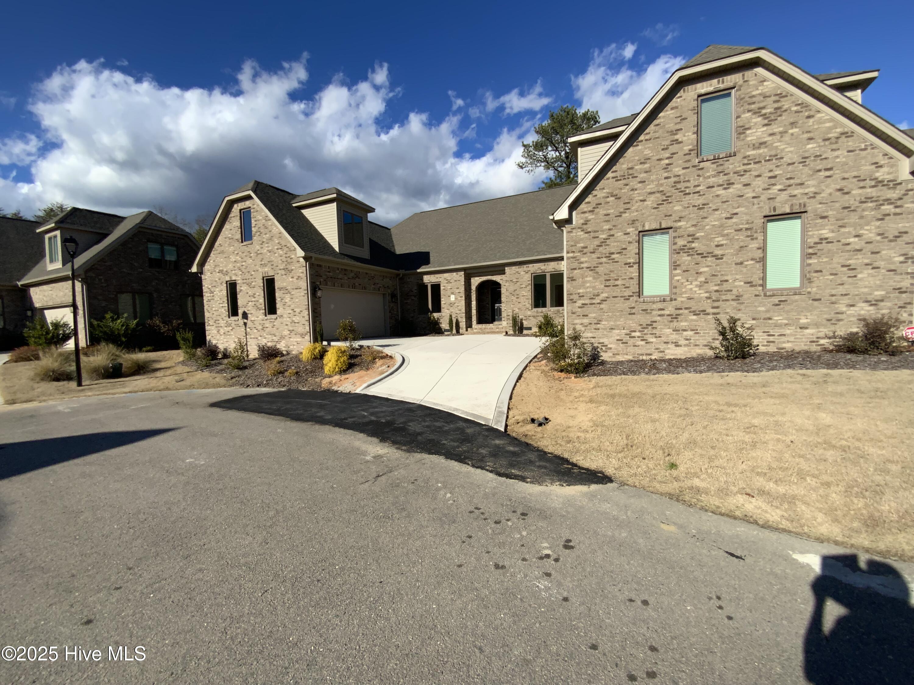 5 Regency Court, 11