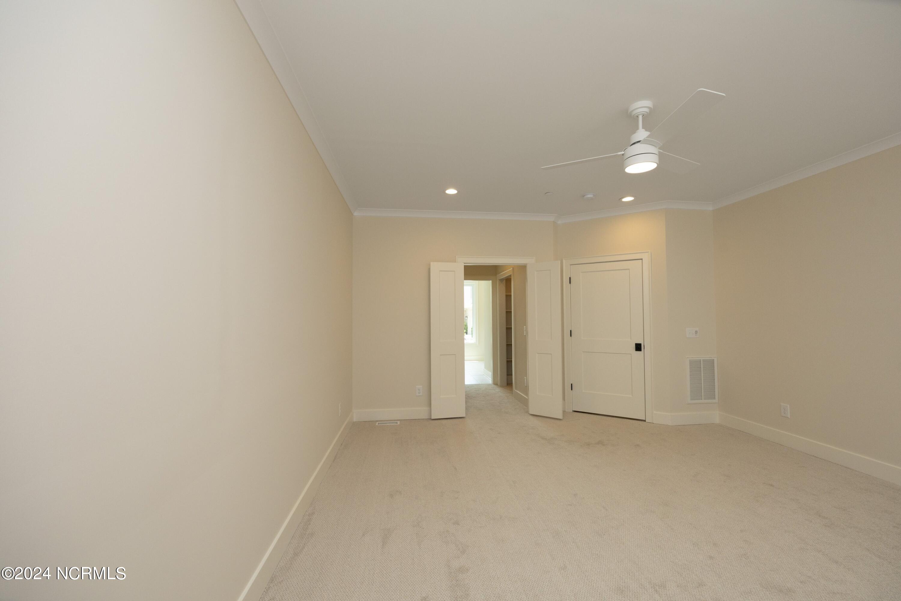 5 Regency Court, 11