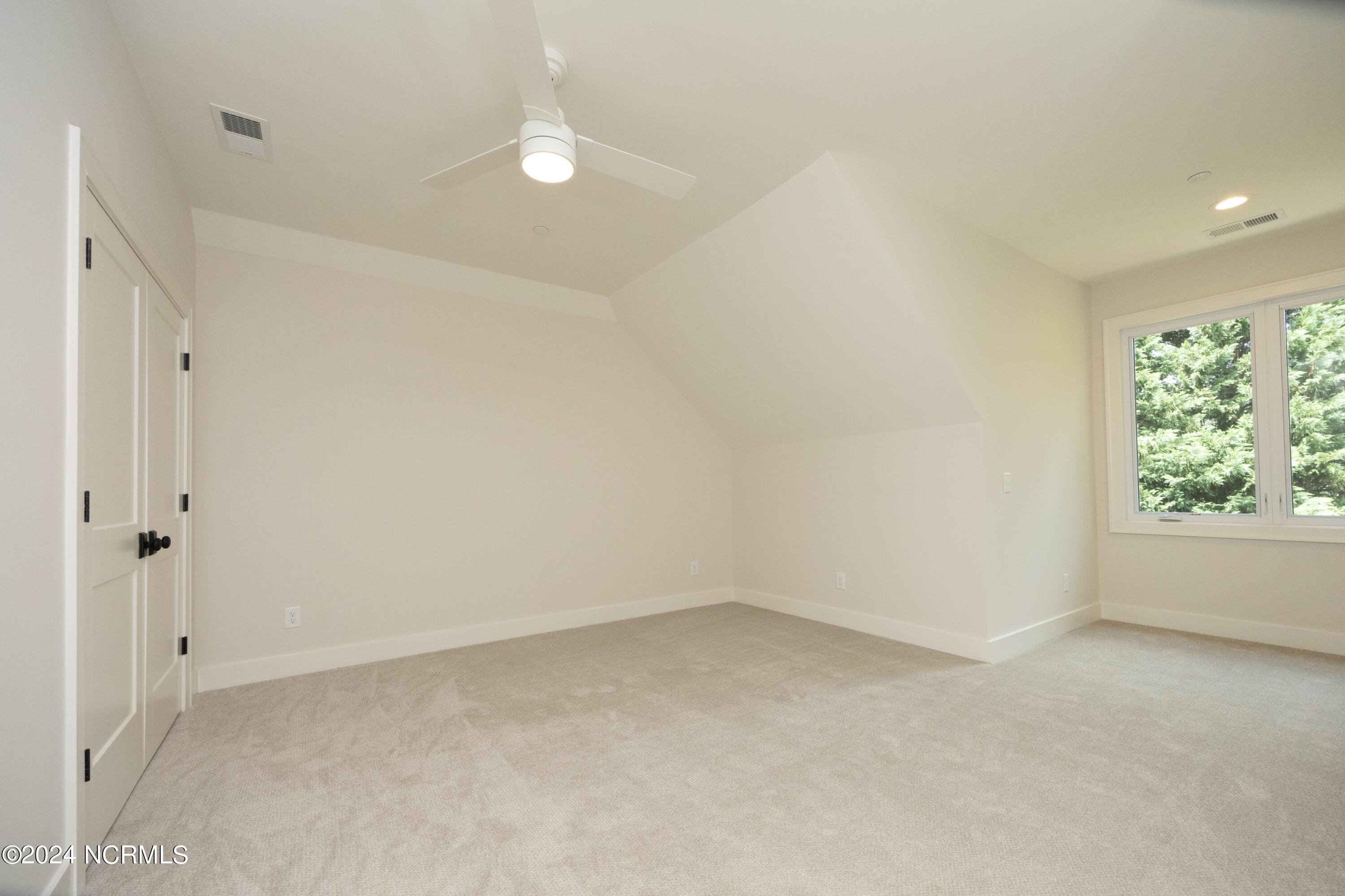 5 Regency Court, 11